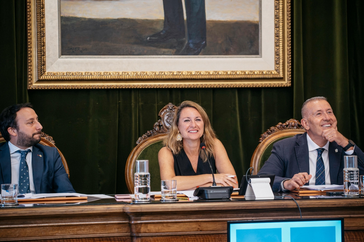 El concejal de Urbanismo, Sergio Toledo; la alcaldesa, Begoña Carrasco, y el portavoz del gobierno, Vicent Sales. - El concejal de Urbanismo, Sergio Toledo; la alcaldesa, Begoña Carrasco, y el portavoz del gobierno, Vicent Sales.