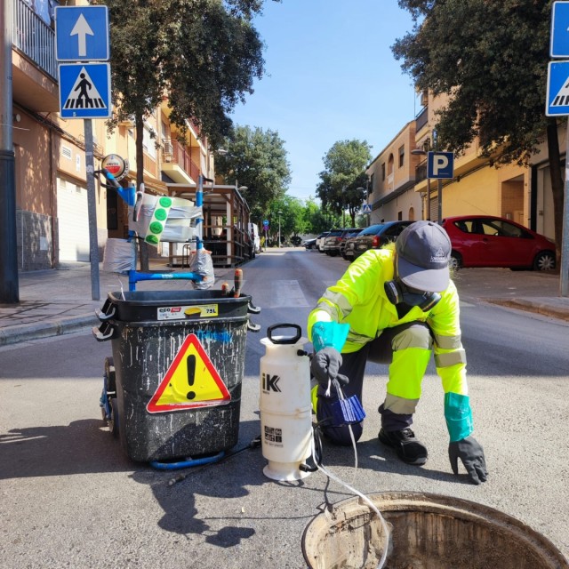 El Ayuntamiento de Paterna intensifica los tratamientos urbanos de desinfección para luchar contra las plagas en verano