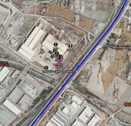 Los bomberos acuden a Lorca para sofocar un incendio en una nave industrial con productos inflamables