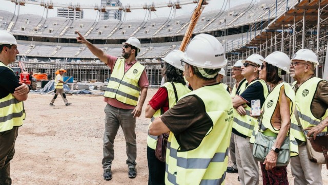 La asociación vecinal de Benicalap visita el Nou Mestalla