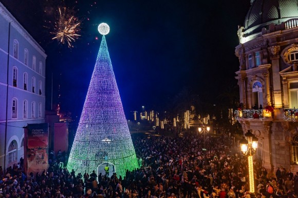 Cartagena licita por casi un millón de euros el alumbrado de Navidad 2026/2027