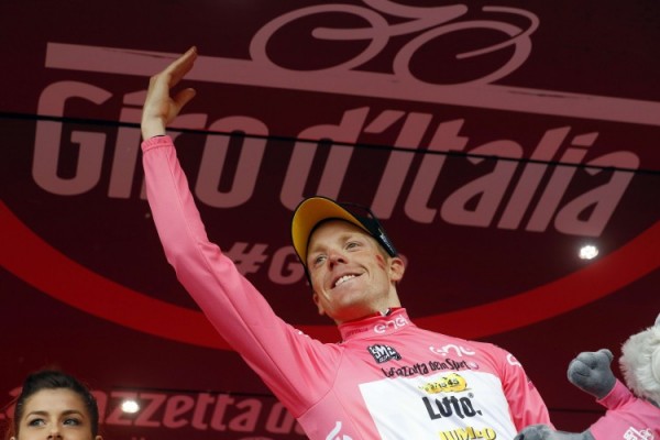 Roger Kluge se hace con el triunfo; Kruijswijk sigue líder