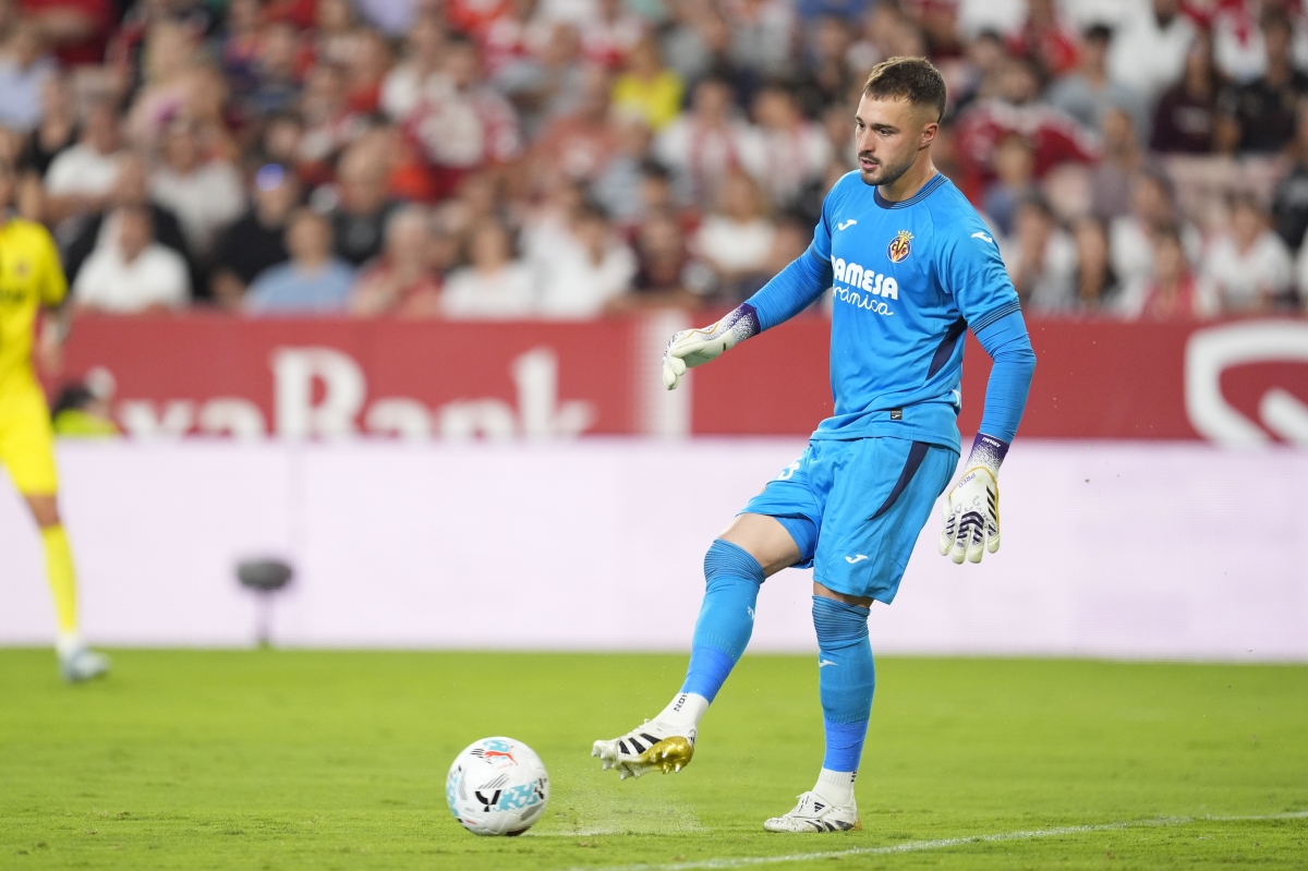 Arnau Tenas en el Sevilla FC-Villarreal CF del curso pasado - Foto: EP Arnau Tenas en el Sevilla FC-Villarreal CF del curso pasado