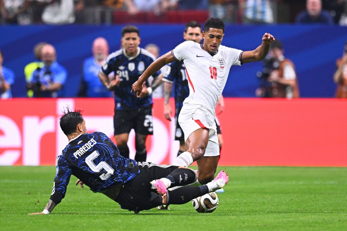 Imagen del enfrentamiento entre Argentina e Inglaterra en la semifinal del Mundial 2026.