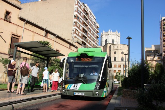 Castelló refuerza el Tram con servicios nocturnos y mayor frecuencia para asistir al SOM Festival del Grau