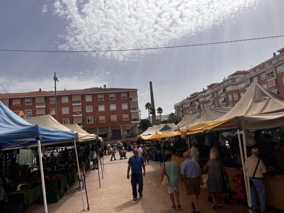 Petrer adaptará el horario de los mercadillos en verano según el nivel de alerta por calor