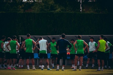 Puesta de largo de Martín Anselmi en el Elche CF... con lo puesto