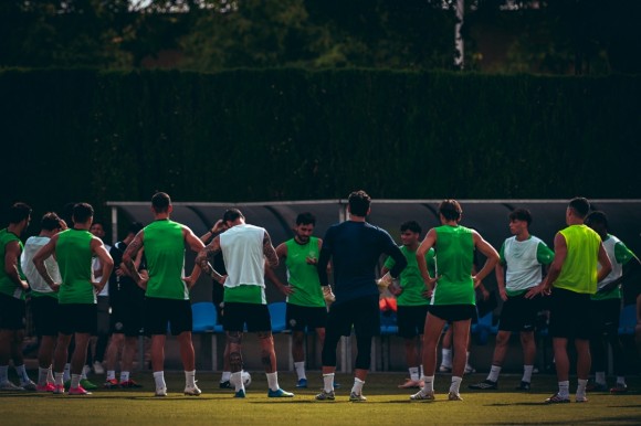 Puesta de largo de Martín Anselmi en el Elche CF... con lo puesto