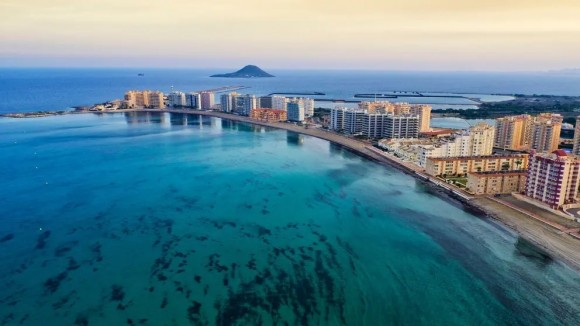 Los hoteles de la costa se frotan las manos en la Región y esperan previsiones históricas