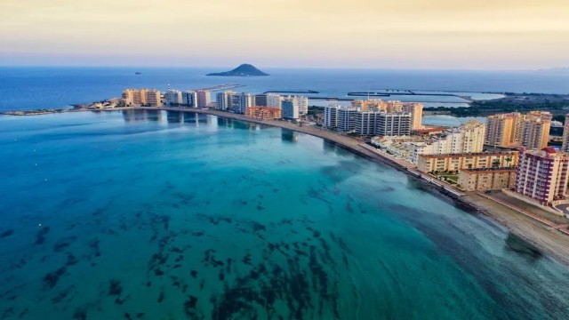 Los hoteles de la costa se frotan las manos en la Región y esperan previsiones históricas