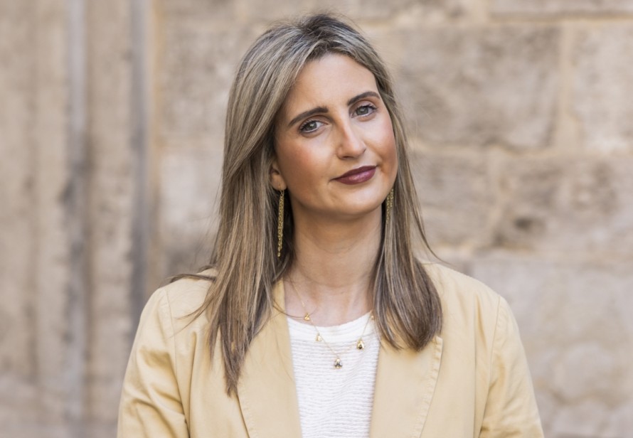 Virginia Bonet entrelaza la historia de tres generaciones con València como telón de fondo