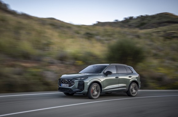 El Audi Q3 se actualiza con más tecnología,  equipamiento y versatilidad 