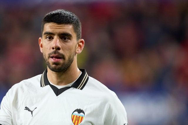 El Valencia CF hace oficial el traspaso de Cenk Özkacar al Trabzonspor