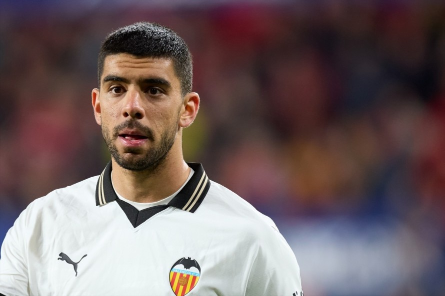 El Valencia CF hace oficial el traspaso de Cenk Özkacar al Trabzonspor
