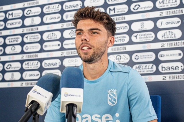 El Efesé ficha al centrocampista hispano polaco Javier Ajenjo Hyjek para Primera RFEF