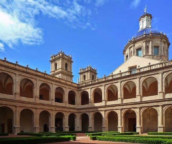 Cultura destina 168.702 euros a renovar los fondos bibliográficos de la Biblioteca Valenciana y de las públicas