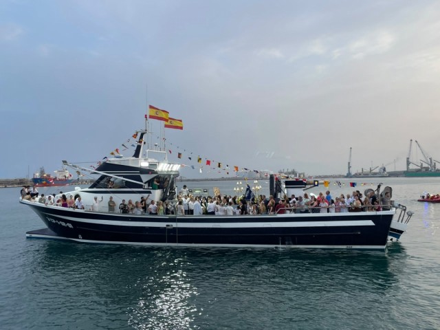 El Grau de Castelló se vuelca con la Virgen del Carmen en la tradicional procesión marinera