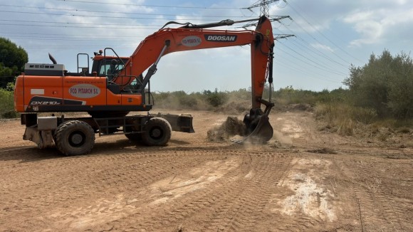 Vila-real intensifica el desbroce de parcelas para prevenir incendios y pide responsabilidad a los propietarios