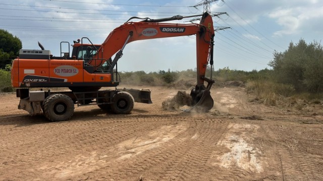 Vila-real intensifica el desbroce de parcelas para prevenir incendios y pide responsabilidad a los propietarios