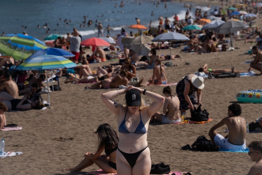 El calor persistirá en todo el país este lunes, con siete CCAA en alerta por temperaturas que rozarán los 40 grados