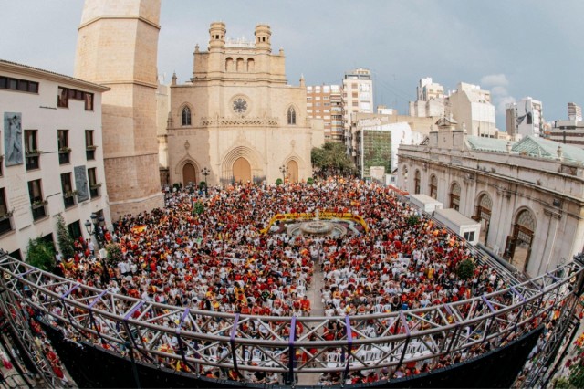 Cientos de aficionados llenan la Plaza Mayor y el SOM Festival para seguir la final del Mundial en Castelló