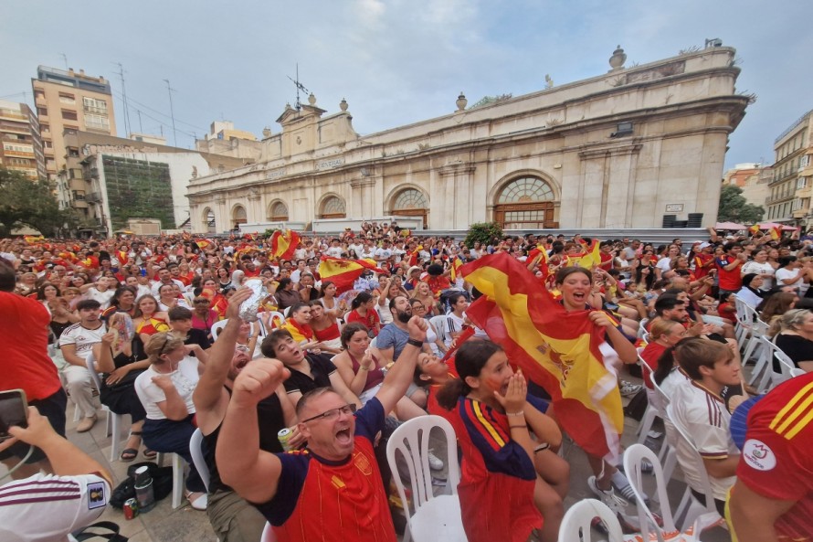 Las imágenes de la final del Mundial en la Plaza Mayor de Castelló 
