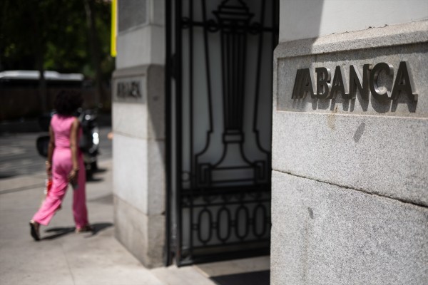 Abanca culmina compra de EuroBic y se convierte en la séptima entidad bancaria de Portugal