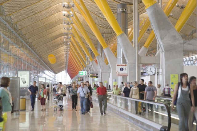 España recibió 54,6 millones de pasajeros internacionales en el primer semestre, un 5% más que en 2025