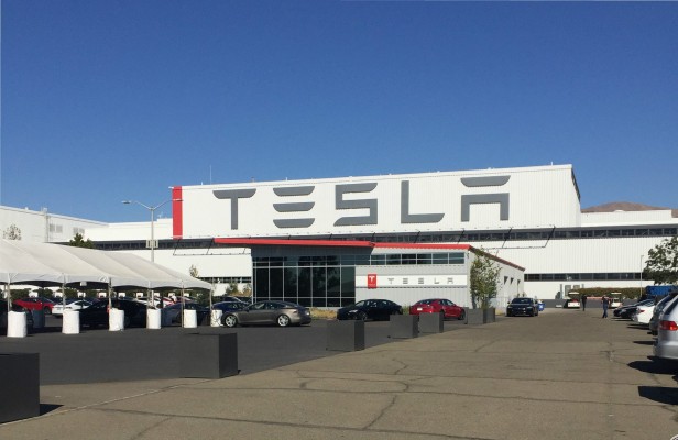 Tesla Motors asegura que no planea abrir ninguna planta de producción en España
