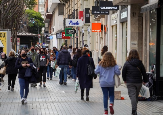El Consell elimina la revisión cada 7 años de las zonas de gran afluencia turística: serán indefinidas