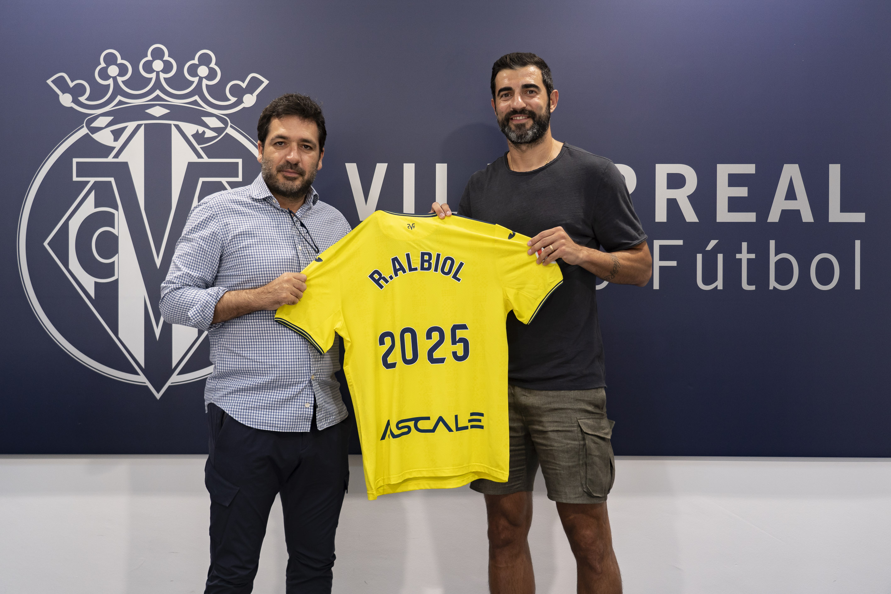 Albiol renueva una campaña más con el Villarreal
