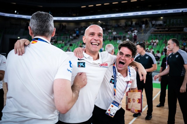José Luis Pichel y Dídac Cebolla, integrantes del Amics Castelló, conquistan el bronce con España en el EuroBasket U20