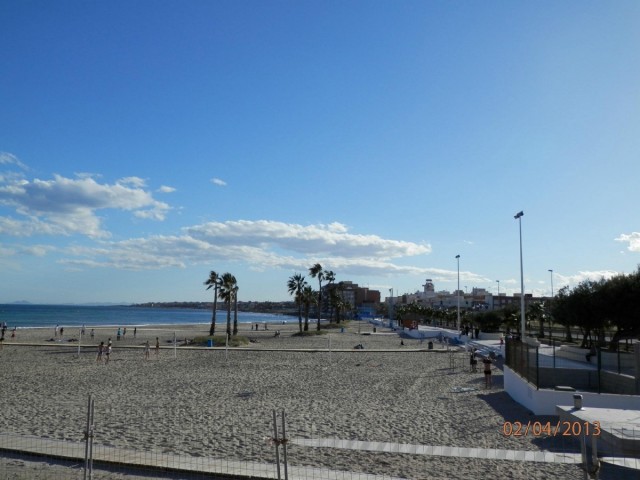 Muere un ucraniano de 76 años cuando se bañaba con su mujer en la playa de Los Náufragos de Torrevieja