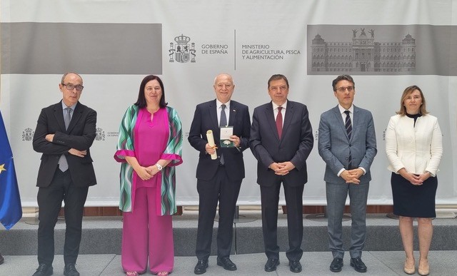 Joan Mir, director general de Anecoop, distinguido con la Encomienda de Número al Mérito Agrario