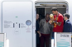 La selección aterriza en Madrid con el trofeo de campeones del mundo