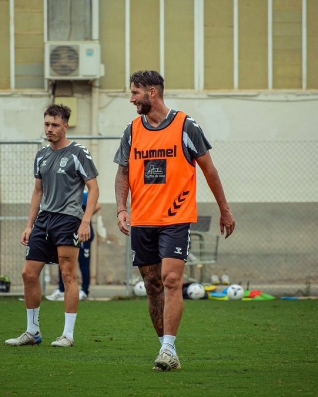 El canario Aridane y neerlandés Mitchell Dijks, a prueba en el Eldense
