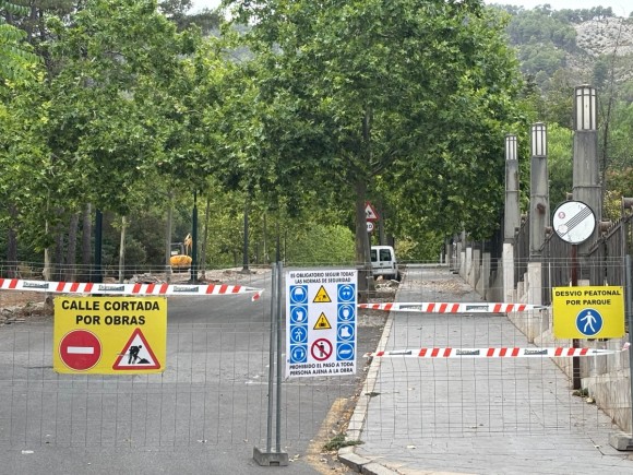 Alcoy pone en marcha las obras de la calle Joan Fuster: 95 aparcamientos y una mejor accesibilidad