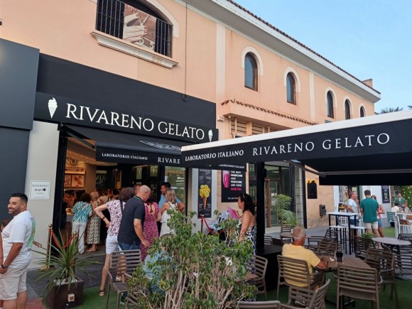 Los helados 'boloñeses' de Rivareno Gelato desembarcan en Los Alcázares: la Plaza 525 acoge su segundo local en la Región