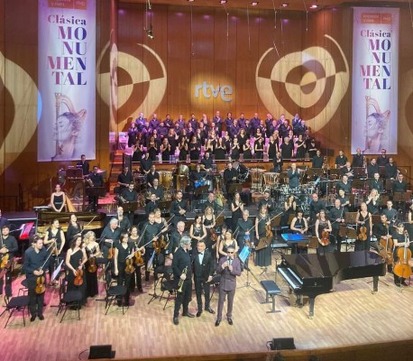 L'Orquestra i Cor RTVE, Serafín Zubiri i David Pastor Band reten homenatge a Nino Bravo
