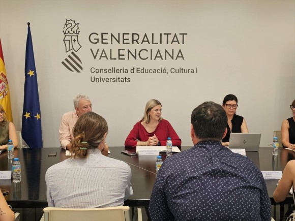 Educación constituye la Mesa de directoras y directores y propone la creación de Equipos de Apoyo Territoriales