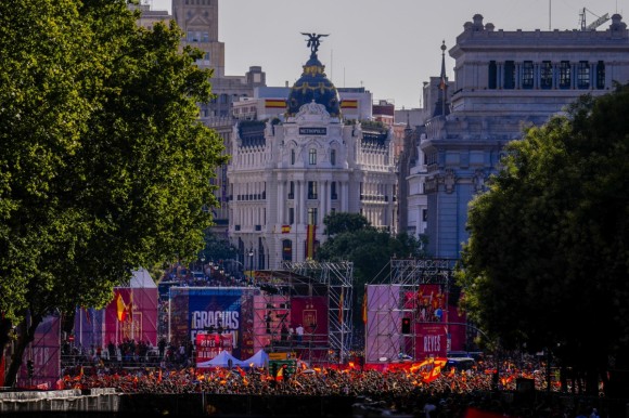 Empieza el recorrido de la selección por Madrid para celebrar el Mundial