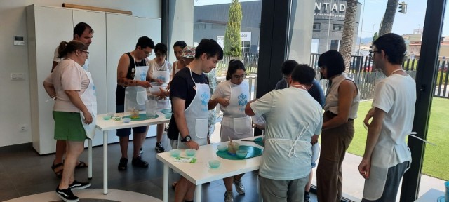 Vivir de forma independiente: Síndrome de Down Castellón pone a prueba la autonomía de 14 jóvenes