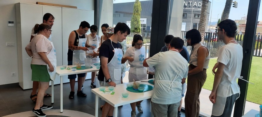 Vivir de forma independiente: Síndrome de Down Castellón pone a prueba la autonomía de 14 jóvenes