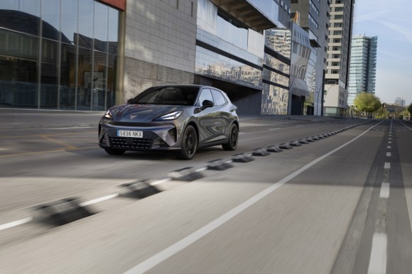 El Cupra Raval amplía su gama con la nueva versión Plus, de 99 kW de potencia