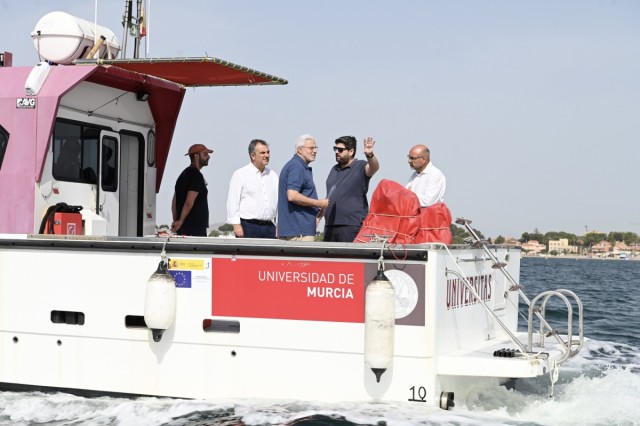 López Miras asegura que el Mar Menor tiene una situación estable y un seguimiento 