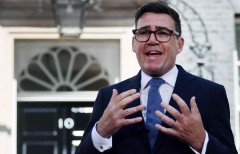Burnham anuncia la rebaja de los impuestos a la energía como primera medida tras asumir el cargo de primer ministro