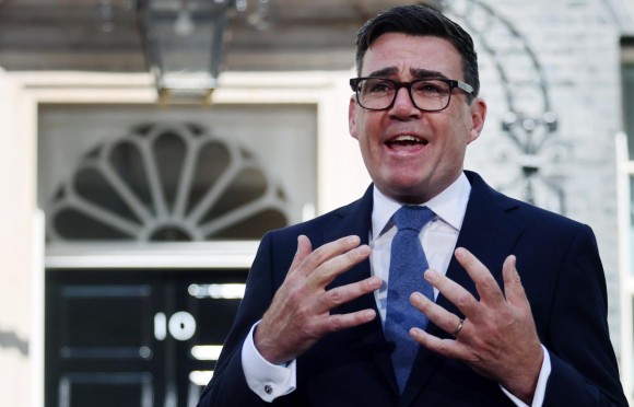 Burnham anuncia la rebaja de los impuestos a la energía como primera medida tras asumir el cargo de primer ministro