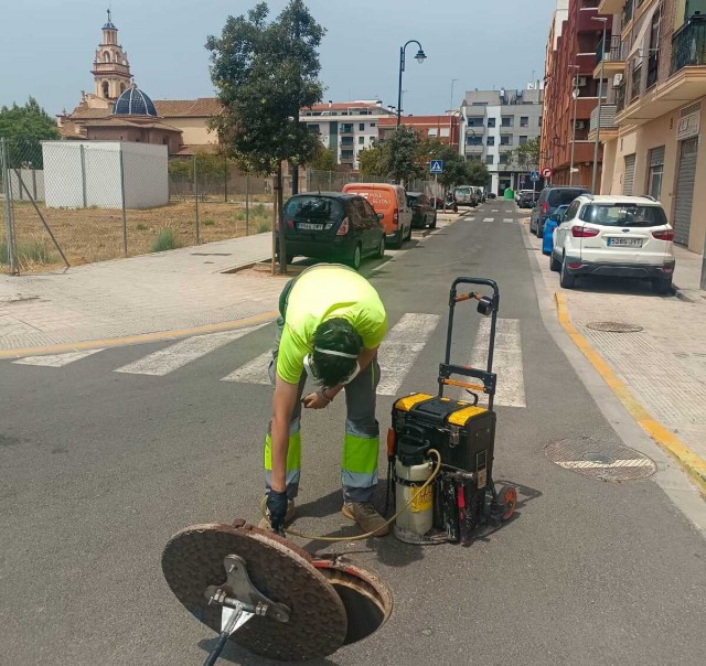 El calor extremo dispara el refuerzo antiplagas en La Pobla de Farnals