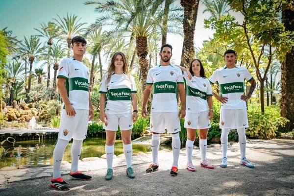 El Elche renueva el patrocinio con el operador VegaFibra una temporada más
