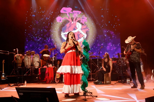 La mexicana Lila Downs recibe el premio La Mar de Músicas por toda una vida de arte, cultura y mestizaje